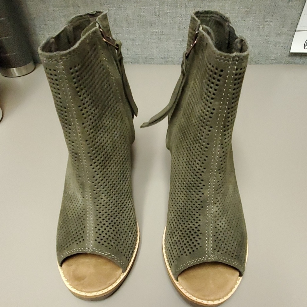 Toms booties-EUC